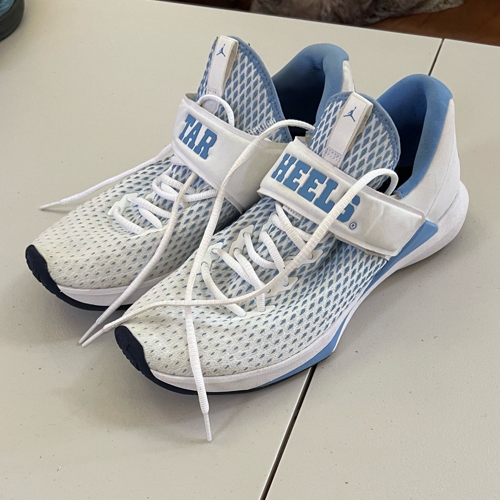 Men’s Nike Jordan UNC Tar heels White and Carolina Blue Athletic Sneakers 10.5
